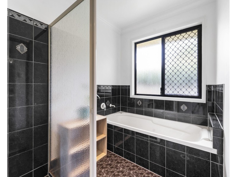 2 Wattle Close, Highfields QLD 4352