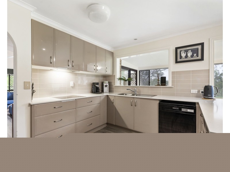 6 Fawngrove Drive, Glenvale QLD 4350