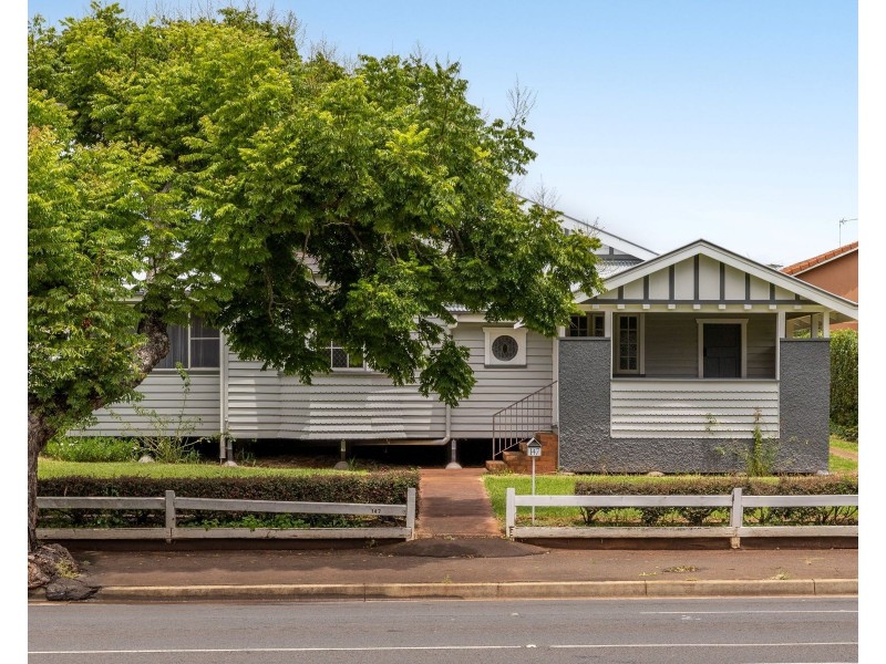 147 West Street, Newtown QLD 4350