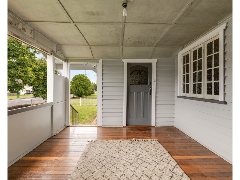 147 West Street, Newtown QLD 4350