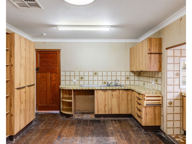 147 West Street, Newtown QLD 4350
