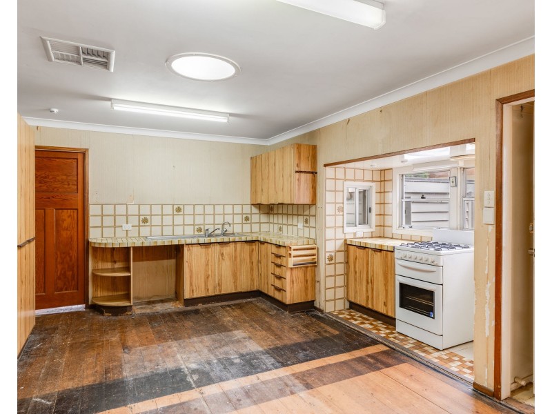 147 West Street, Newtown QLD 4350