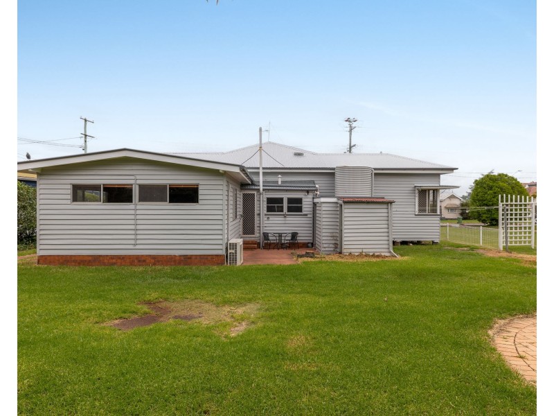 147 West Street, Newtown QLD 4350