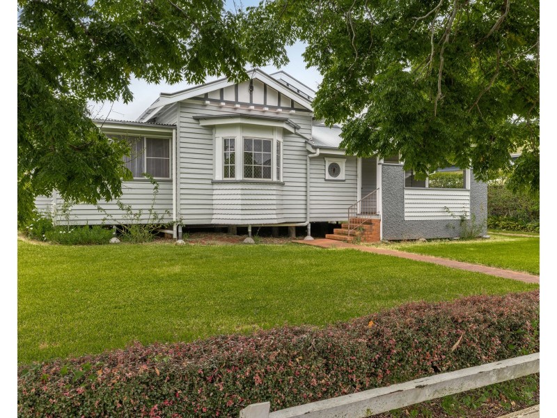 147 West Street, Newtown QLD 4350
