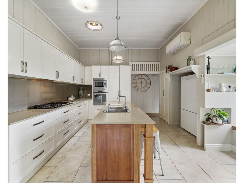 129 Perth Street, South Toowoomba QLD 4350