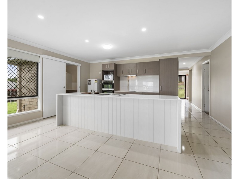 24 Phipps Drive, Meringandan West QLD 4352