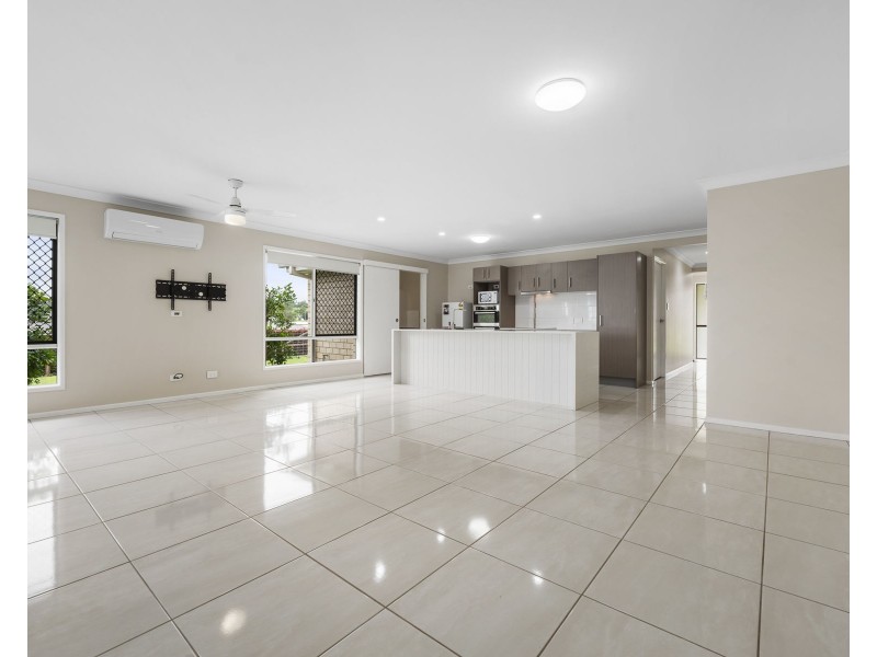 24 Phipps Drive, Meringandan West QLD 4352