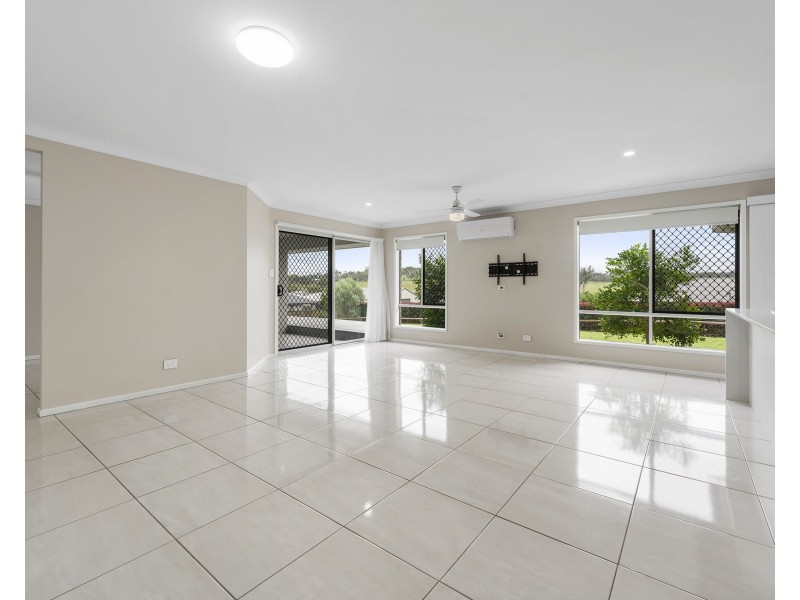 24 Phipps Drive, Meringandan West QLD 4352