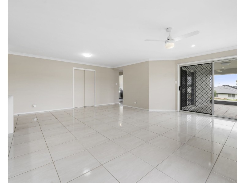 24 Phipps Drive, Meringandan West QLD 4352