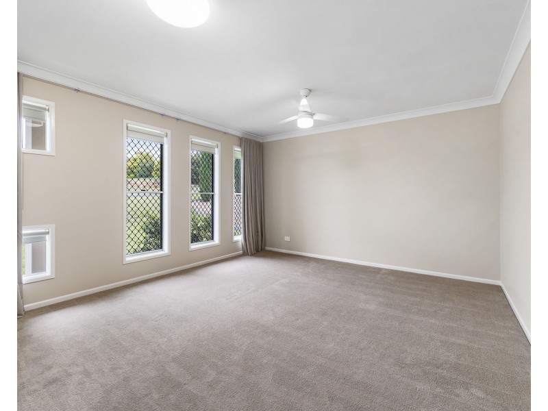 24 Phipps Drive, Meringandan West QLD 4352