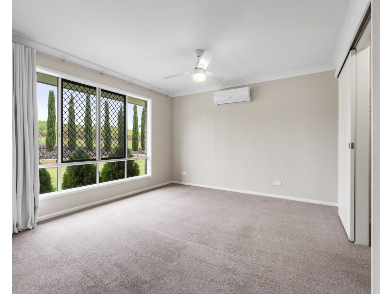 24 Phipps Drive, Meringandan West QLD 4352