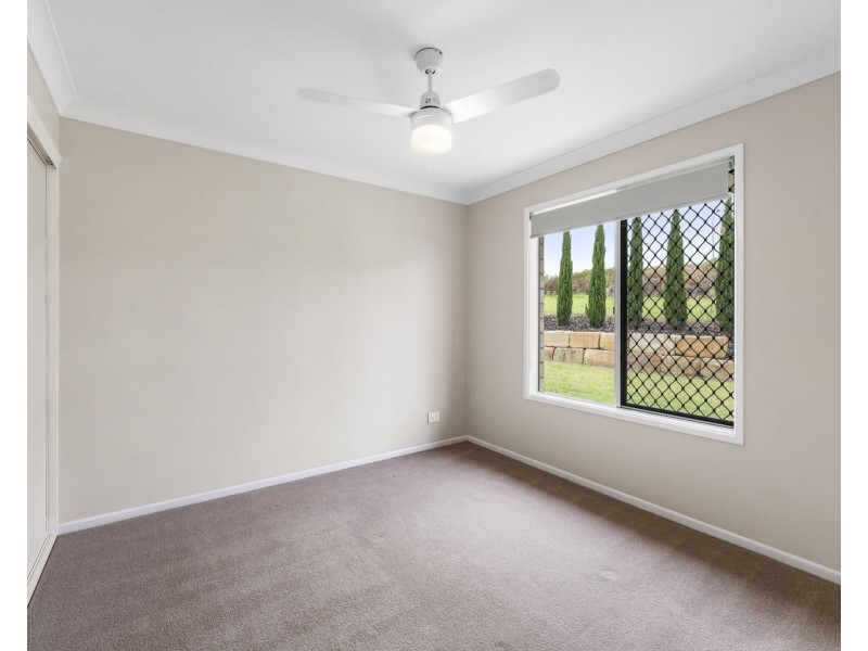 24 Phipps Drive, Meringandan West QLD 4352