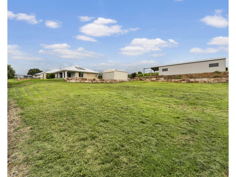 24 Phipps Drive, Meringandan West QLD 4352