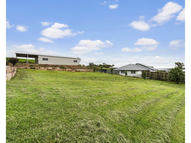 24 Phipps Drive, Meringandan West QLD 4352