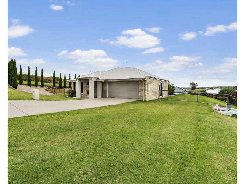 24 Phipps Drive, Meringandan West QLD 4352