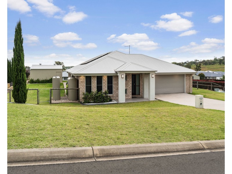 24 Phipps Drive, Meringandan West QLD 4352