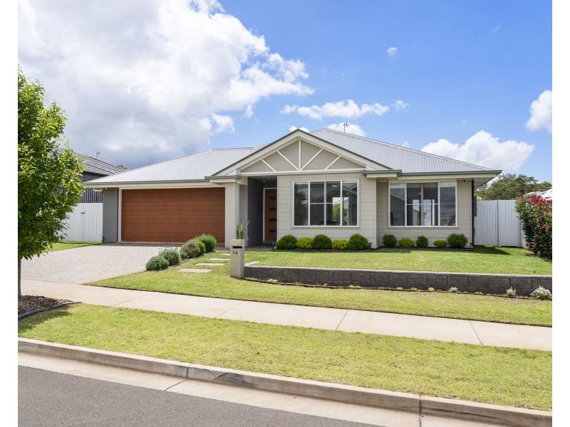 16 Fullbrook Avenue, Highfields QLD 4352