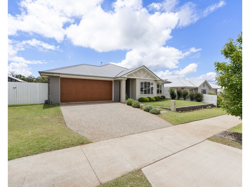 16 Fullbrook Avenue, Highfields QLD 4352
