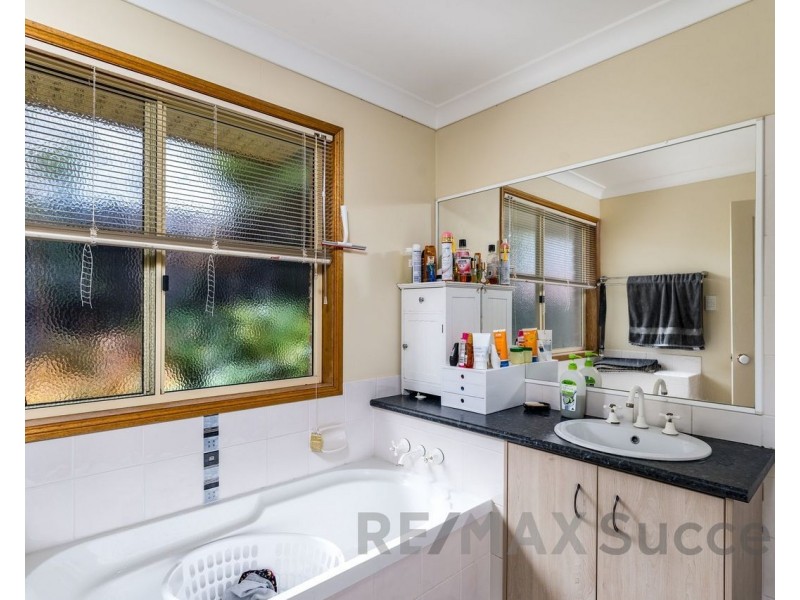 2/26 Sambar Court, Kearneys Spring QLD 4350