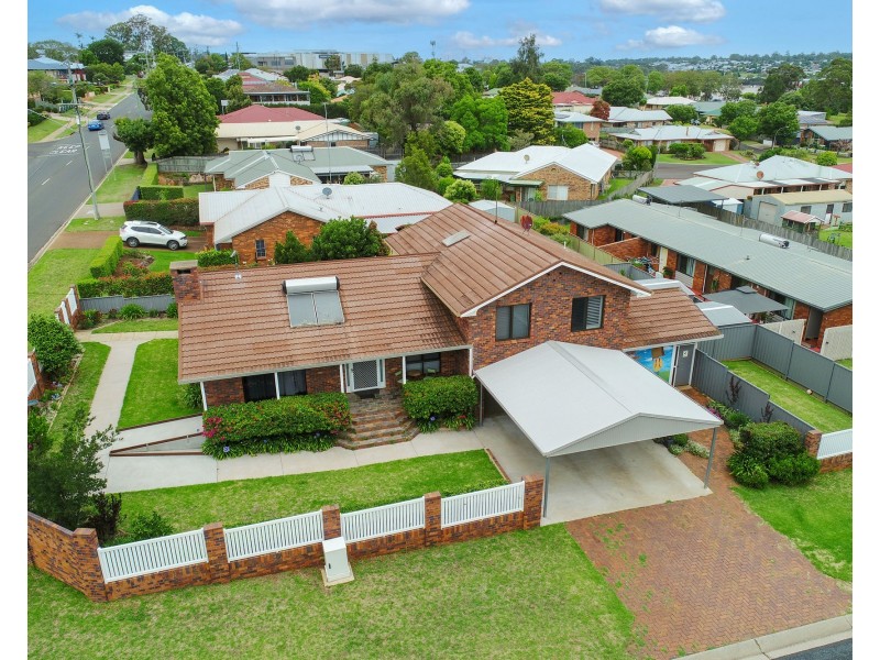 417 Hume Street, Kearneys Spring QLD 4350