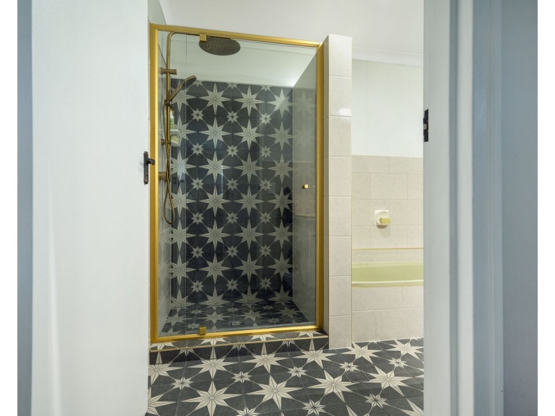 417 Hume Street, Kearneys Spring QLD 4350