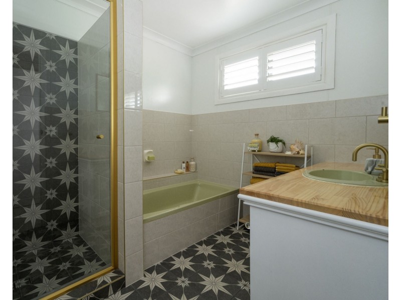 417 Hume Street, Kearneys Spring QLD 4350