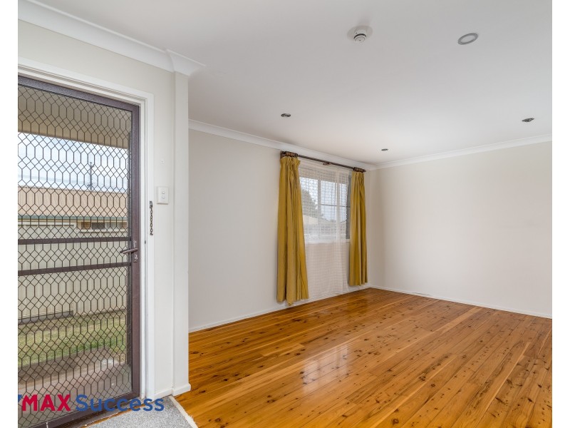 4 Lupin Court, Centenary Heights QLD 4350