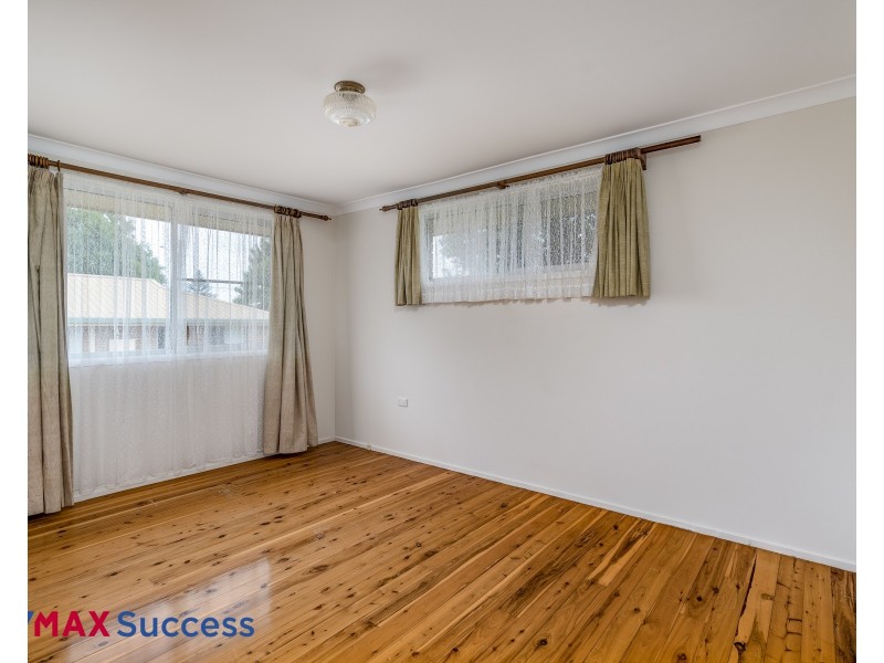 4 Lupin Court, Centenary Heights QLD 4350