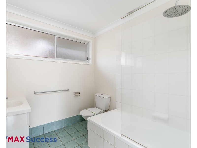 4 Lupin Court, Centenary Heights QLD 4350