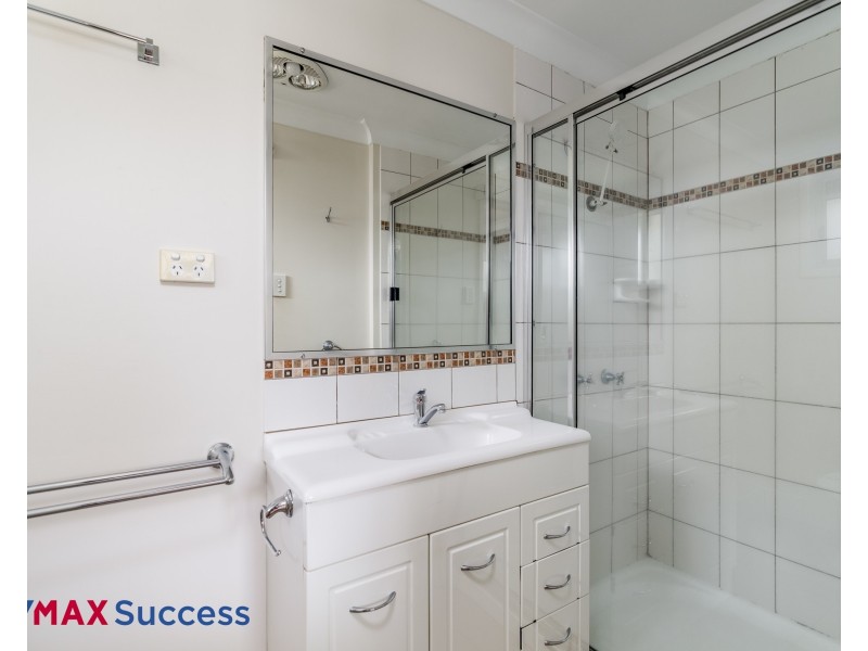 4 Lupin Court, Centenary Heights QLD 4350