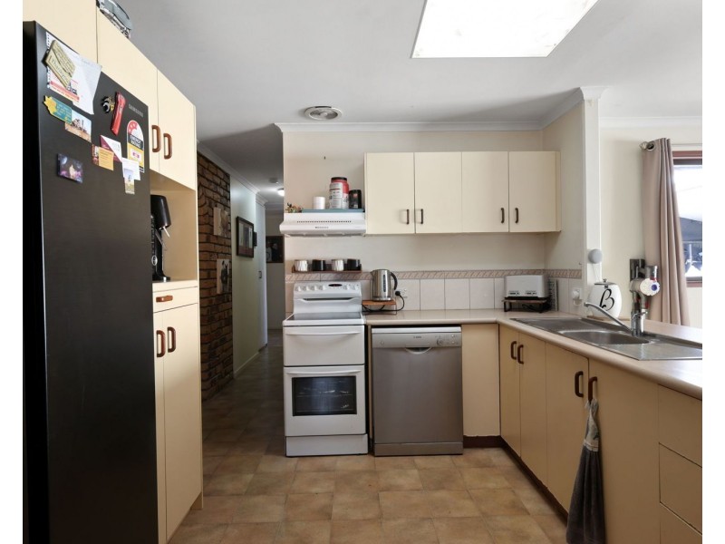 14 Sapphire Court, Kearneys Spring QLD 4350