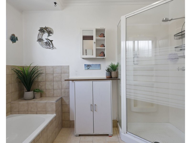 14 Sapphire Court, Kearneys Spring QLD 4350