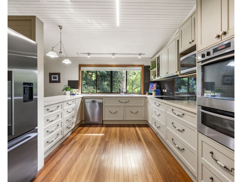 18 Grey Gums Drive, Blue Mountain Heights QLD 4350