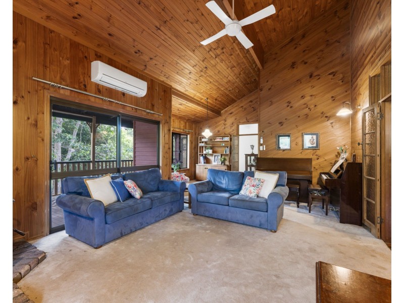 18 Grey Gums Drive, Blue Mountain Heights QLD 4350