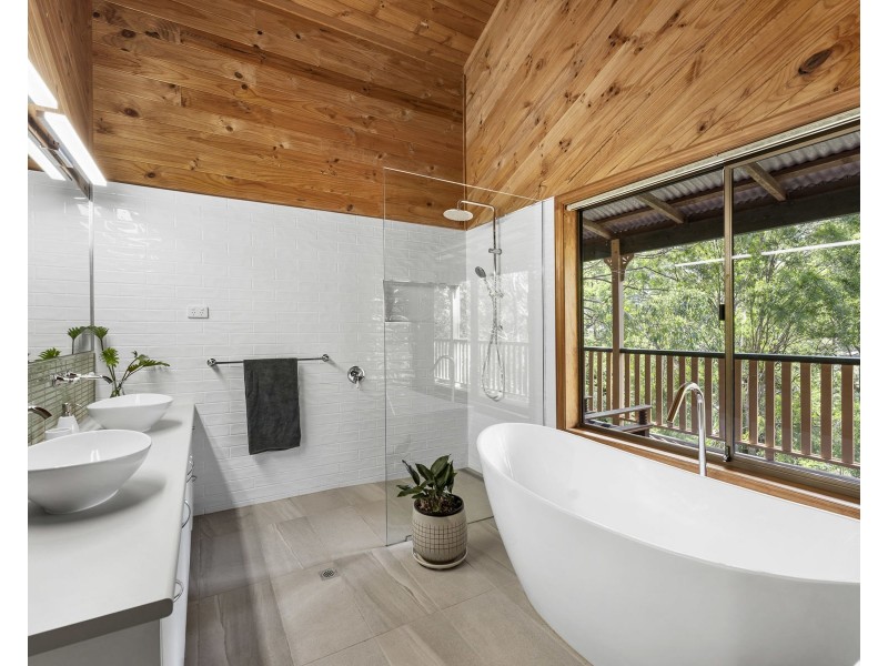 18 Grey Gums Drive, Blue Mountain Heights QLD 4350