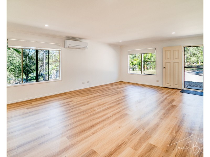 33 Andrews Court, Regency Downs QLD 4341