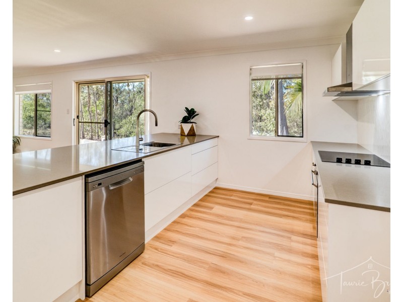 33 Andrews Court, Regency Downs QLD 4341