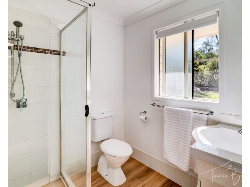 33 Andrews Court, Regency Downs QLD 4341