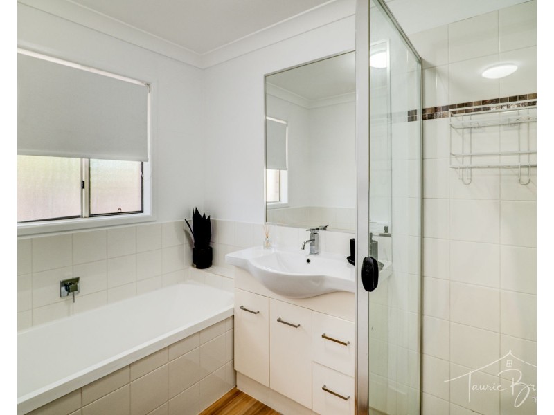 33 Andrews Court, Regency Downs QLD 4341