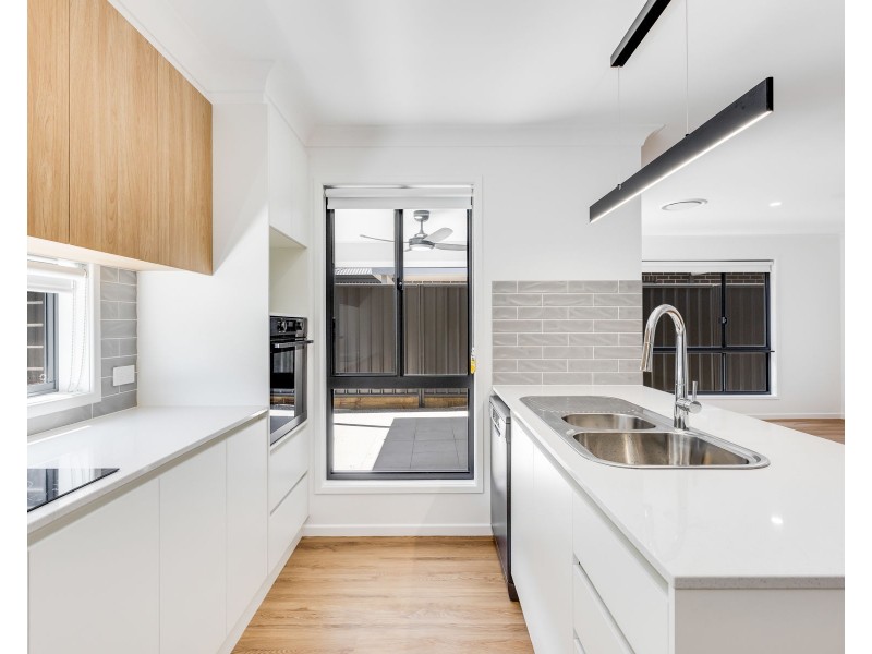 2 McEwan Crescent, Kearneys Spring QLD 4350