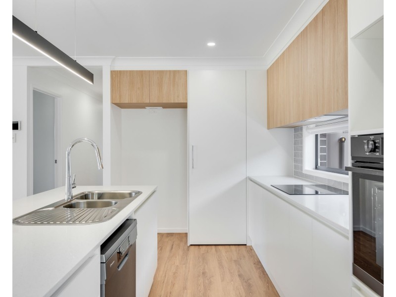 2 McEwan Crescent, Kearneys Spring QLD 4350