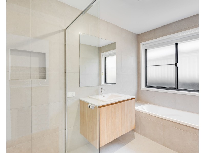 2 McEwan Crescent, Kearneys Spring QLD 4350