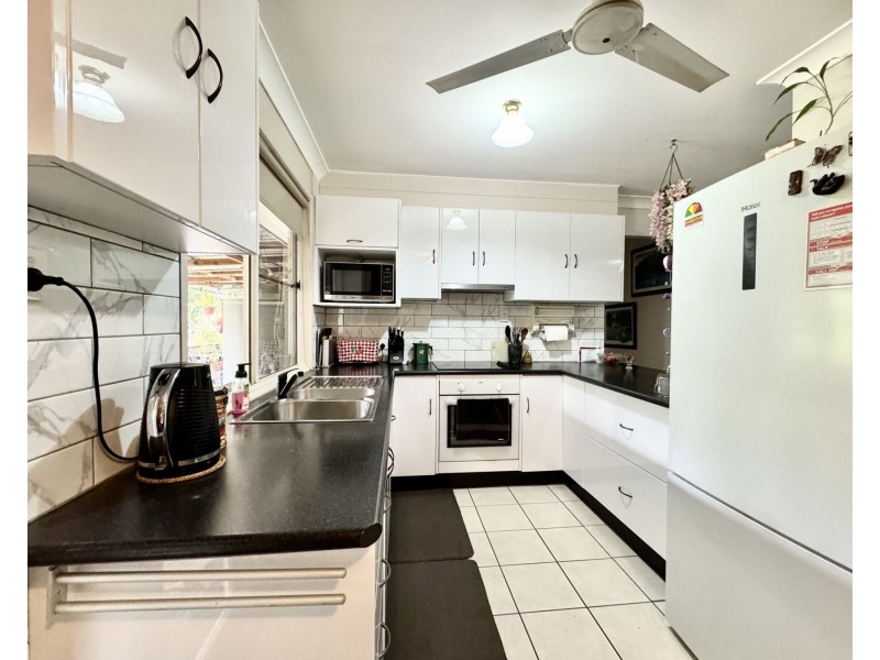 11 Andrews Court, Regency Downs QLD 4341