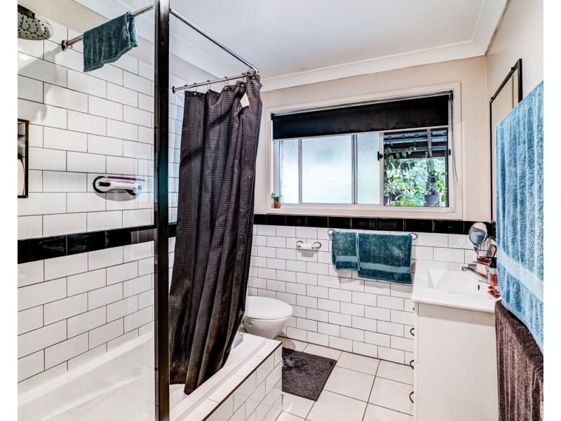 11 Andrews Court, Regency Downs QLD 4341