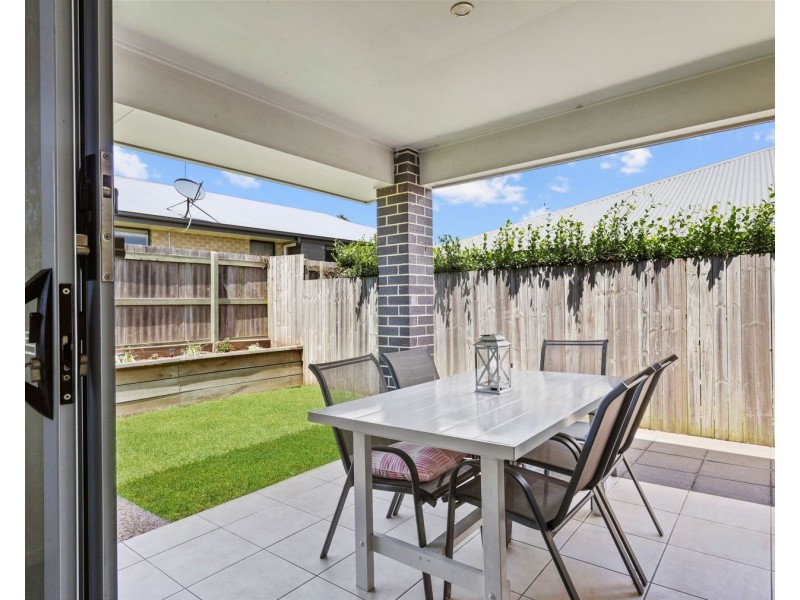 2/24 Sanctuary Drive, Cranley QLD 4350