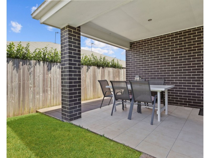 2/24 Sanctuary Drive, Cranley QLD 4350