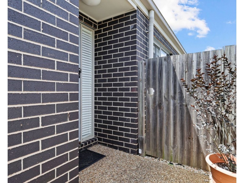 2/24 Sanctuary Drive, Cranley QLD 4350