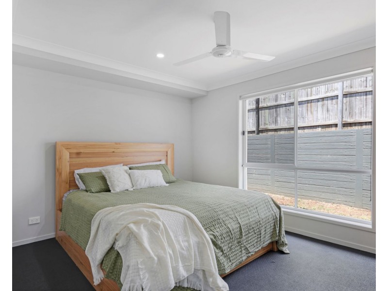 6 Downs St., Glenvale QLD 4350