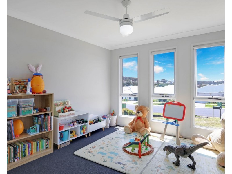 6 Downs St., Glenvale QLD 4350