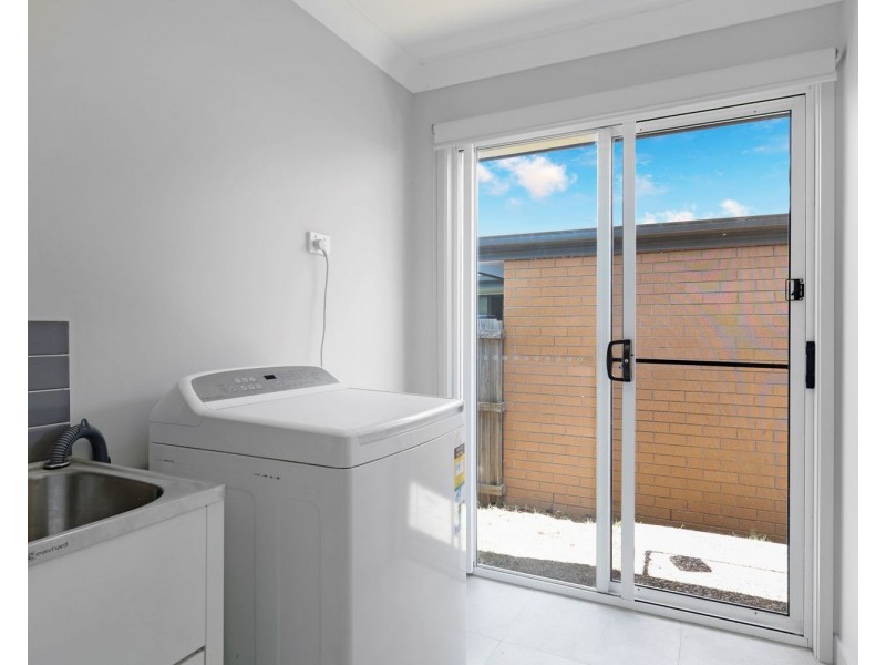 6 Downs St., Glenvale QLD 4350